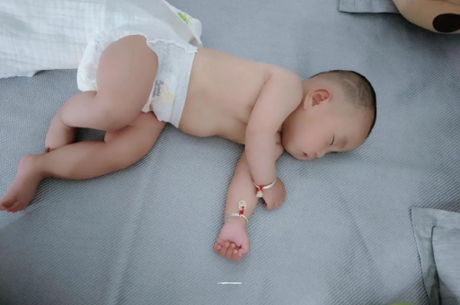 浙江三个月宝宝抬头不稳